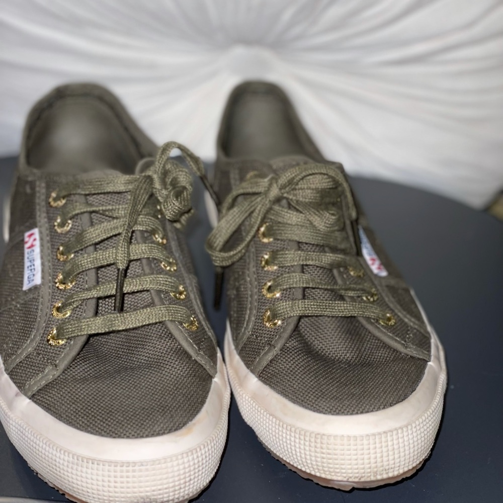 SUPERGA sneaker Olive Green. Size 8 USA.